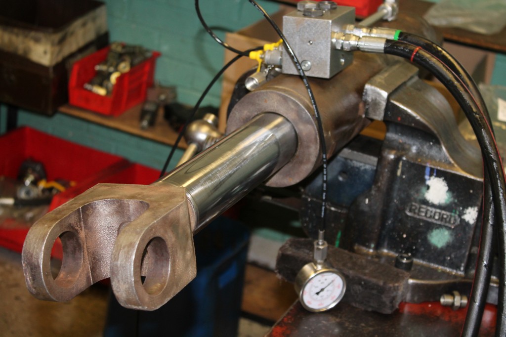 Hydraulic ram repairs